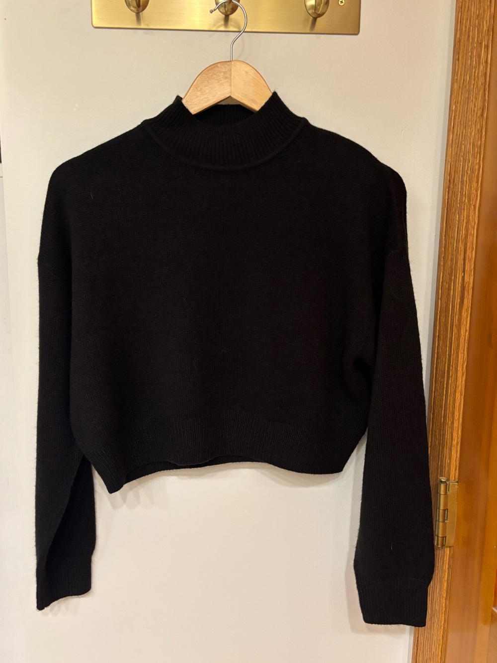 Like new H&M Divided Black cropped mock neck sweater